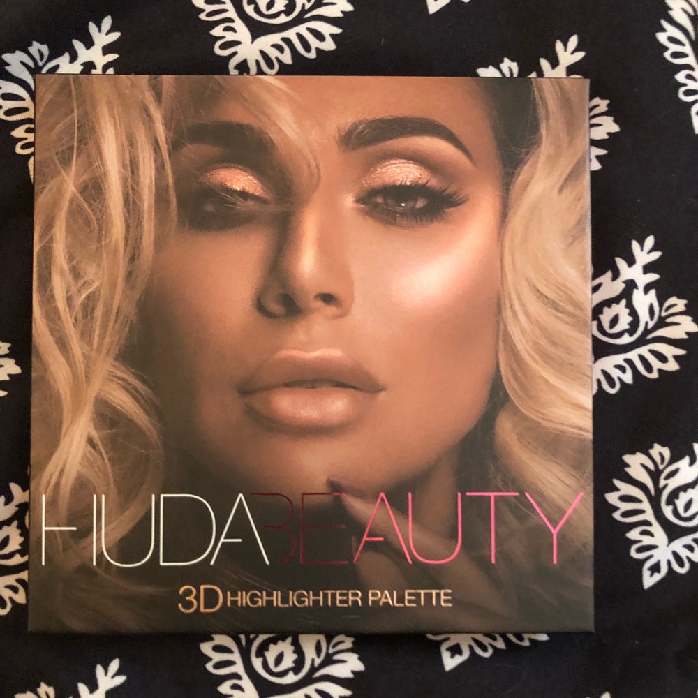 Huda Beauty 3D Highlighter palette